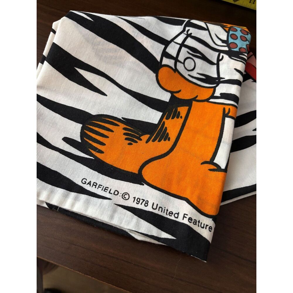 1978 vintage Garfield pillow case queen size